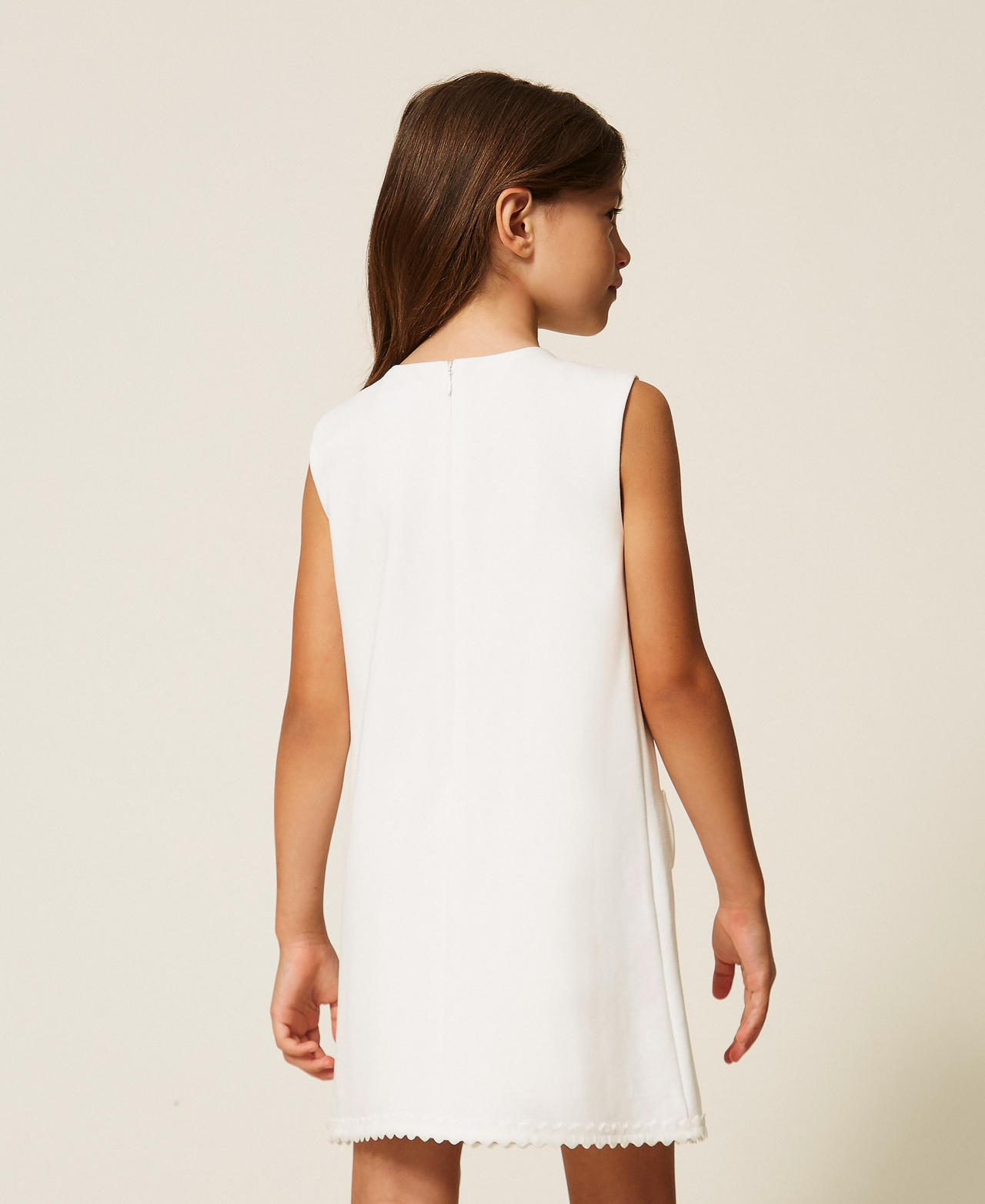 Kurzes Babykleid mit Schleifen und Samtdetails Wei&szlig; Schnee M&auml;dchen 262GB202C_00282_03