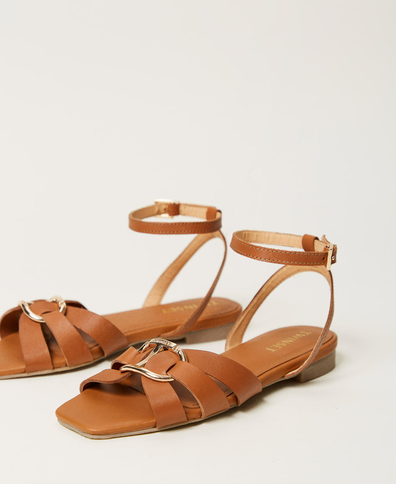 Leather sandals with Oval T Leather Brown Girl 251GCJ04A_00057_02
