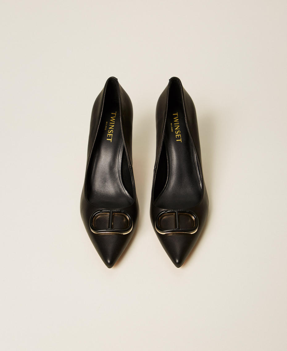 Leather court shoes with Oval T Black Woman 252TCP032_00006_04