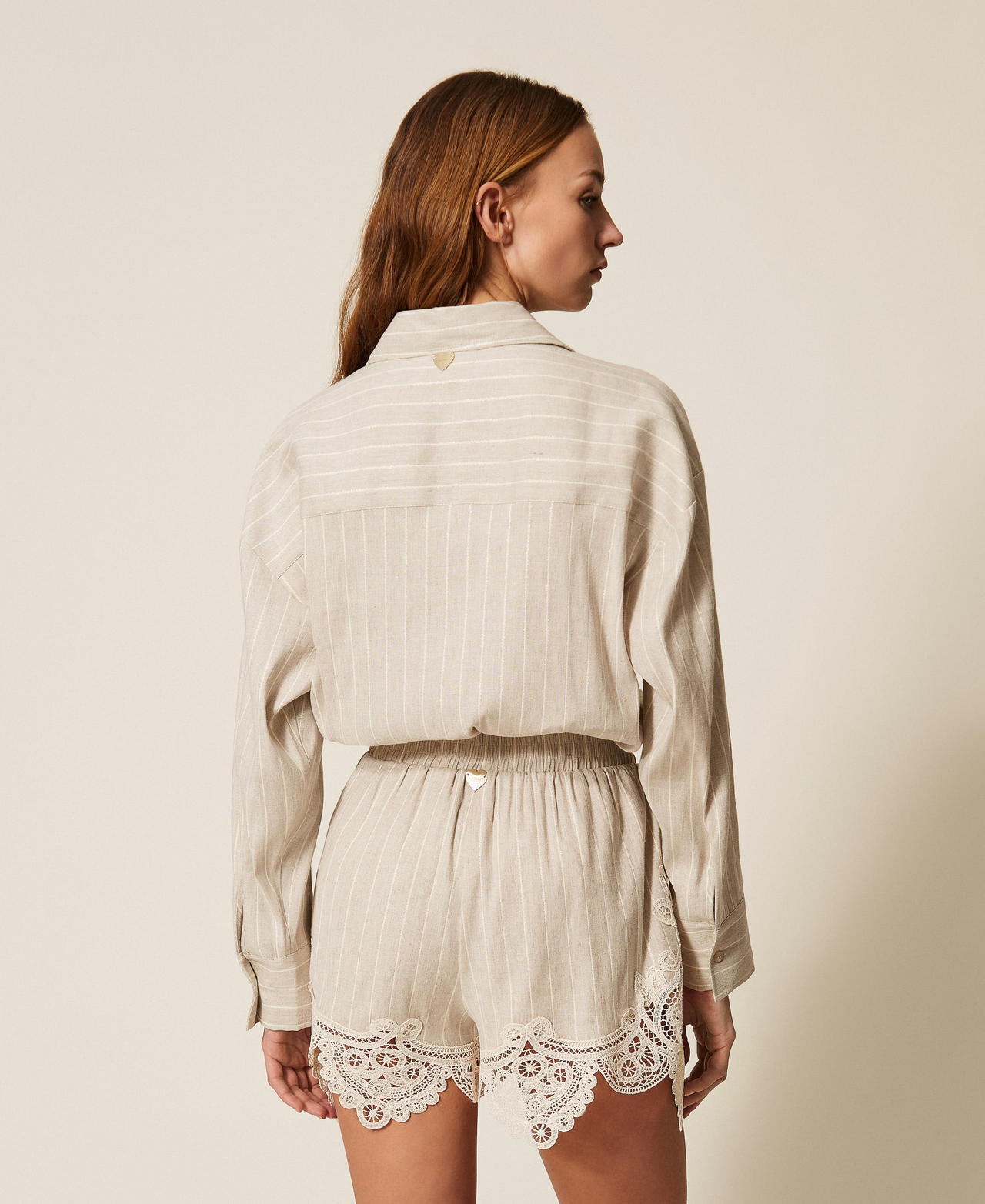 Linen blend jacquard shorts with lace Fog /Vanilla White Stripes Woman 261LM2FDD_13580_03