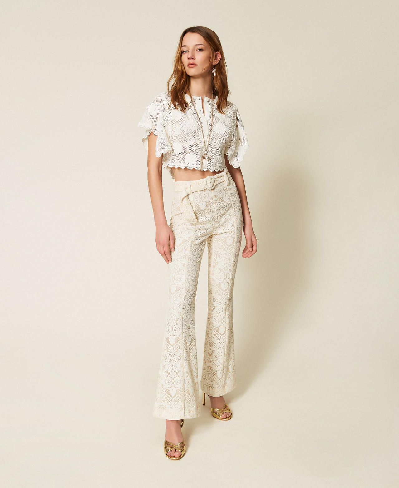Pantalon évasé en dentelle avec ceinture