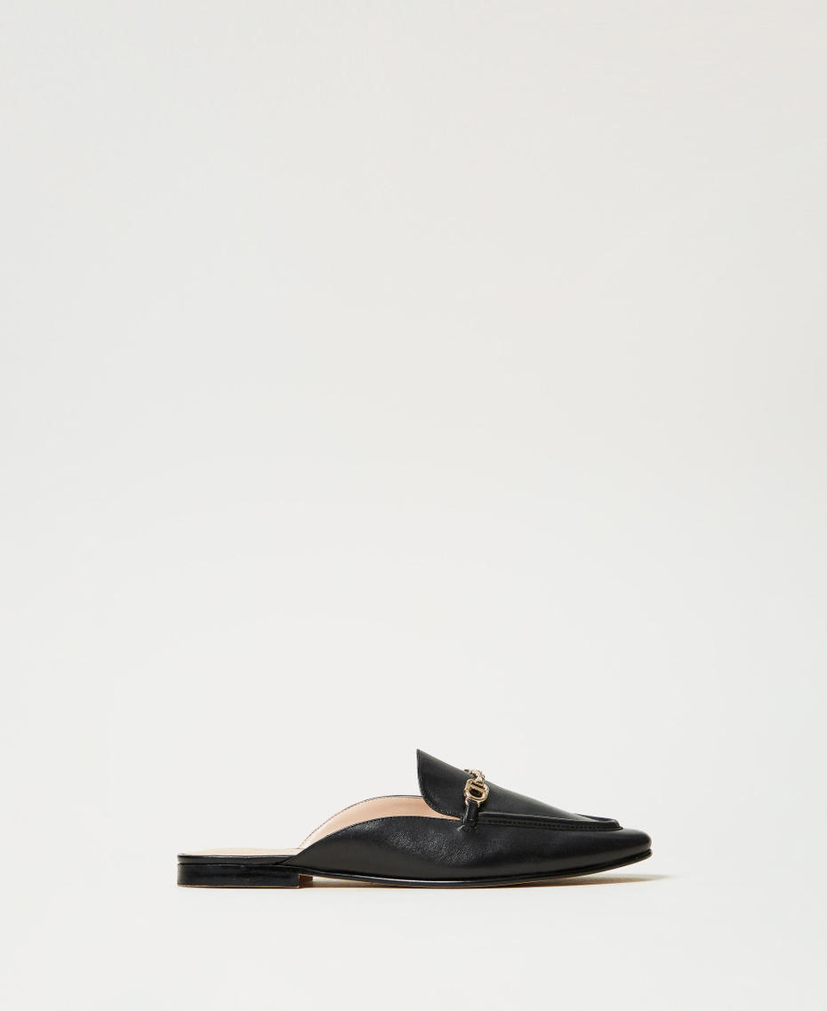 Leather mules with Oval T Black Woman 251TCP136_00006_01