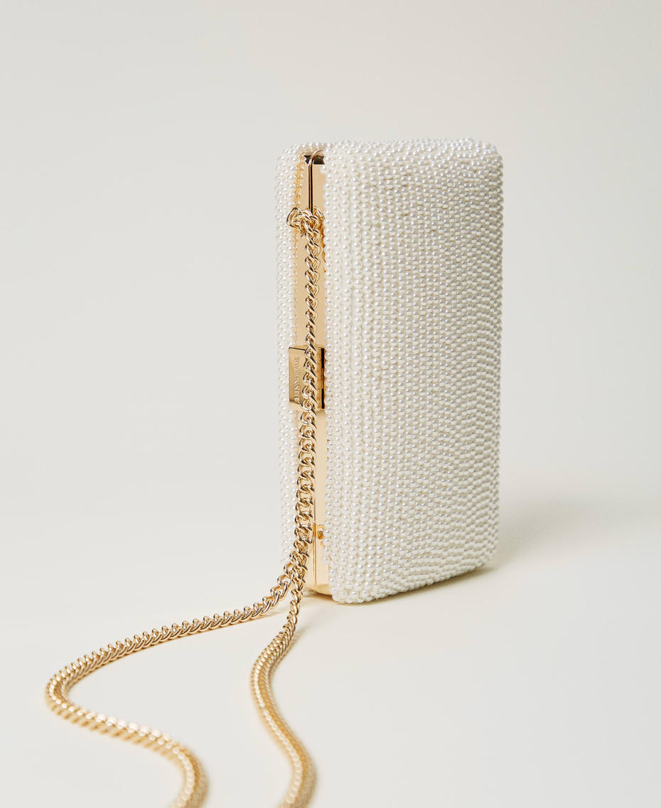 Clutch mit Perlen und „Oval T“