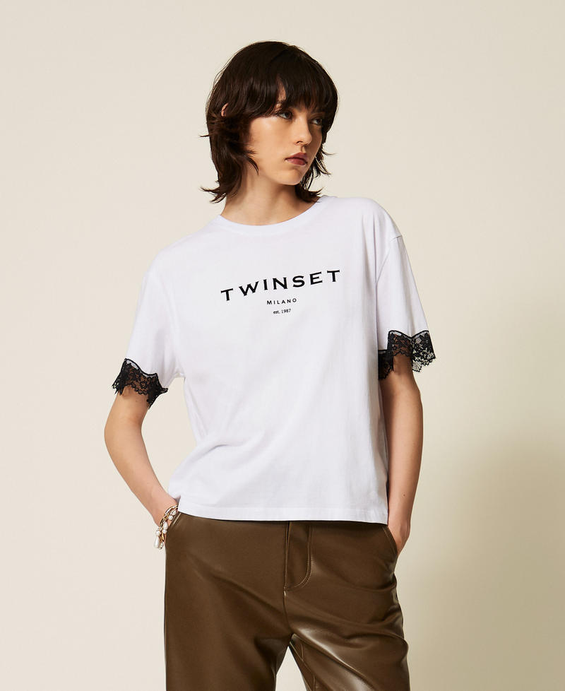 T-shirt in jersey con logo e pizzo Bicolor Bianco Ottico / Nero Donna 262TP2304_01870_01