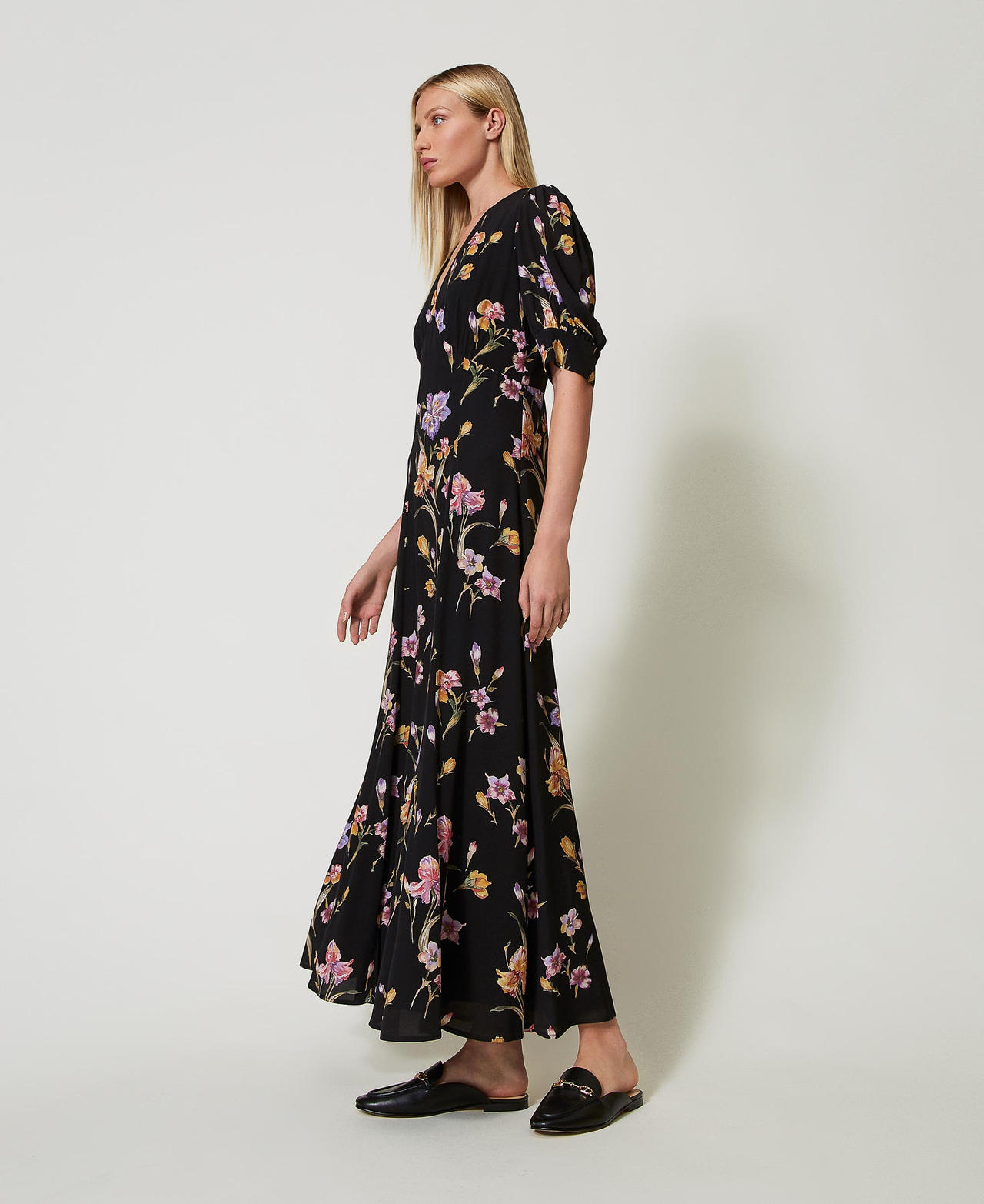 Long cr&ecirc;pe de Chine floral dress Multicolour/Black Iris Print Woman 251TP2770_12328_02