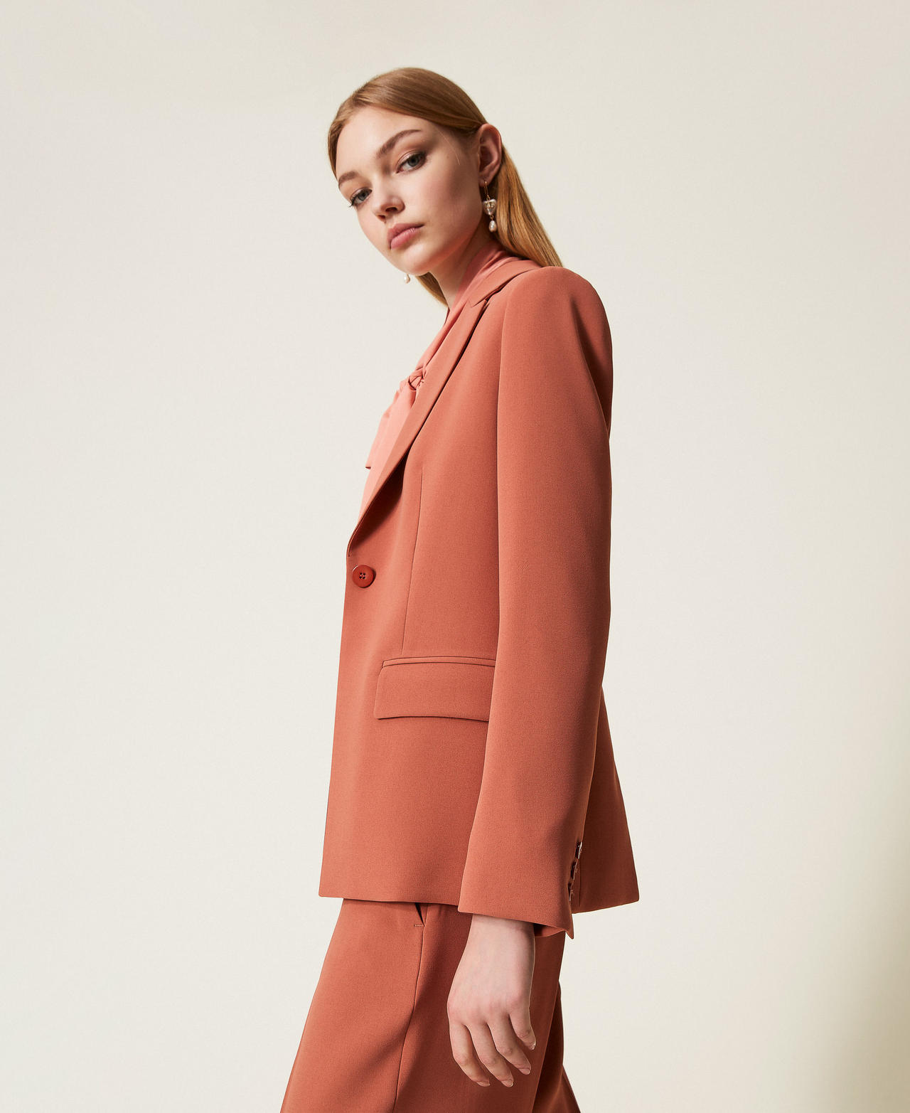 Einreihiger Blazer aus Krepp Rostbraun Frau 252TP2162_12608_02