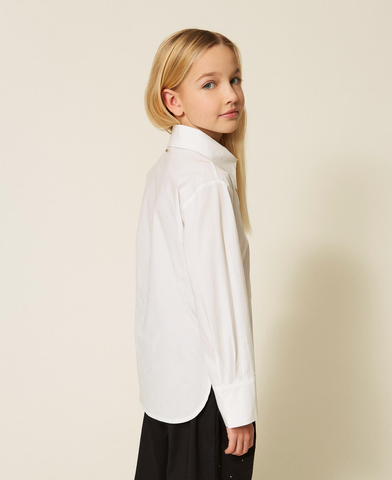 Hemdbluse aus Popeline mit Nieten Mattwei&szlig; M&auml;dchen 261GJ2018_00526_03
