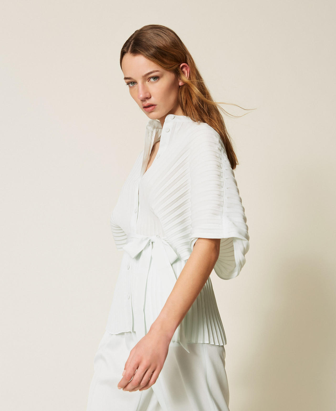 Hemdbluse aus recyceltem Cr&ecirc;pe de Chine "Aqua"-Hellblau Frau 261TP2560_13162_03