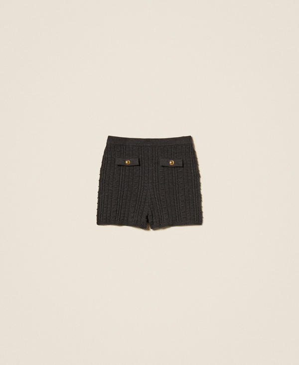 Knit shorts with metal buttons