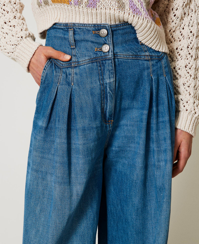 Wide-Leg-Jeans mit Falten Mittleres "Denimblau" Frau 251TP2611_01611_04