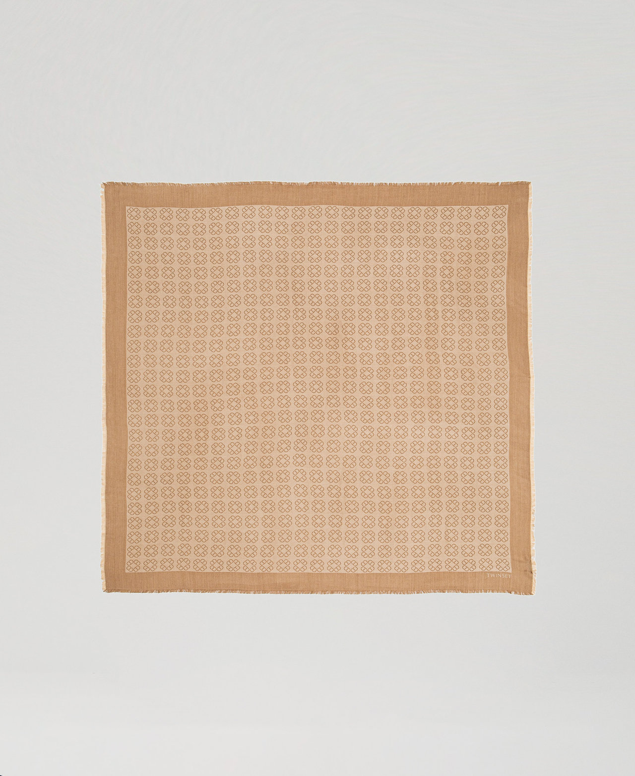 Jacquard keffiyeh with Oval T
