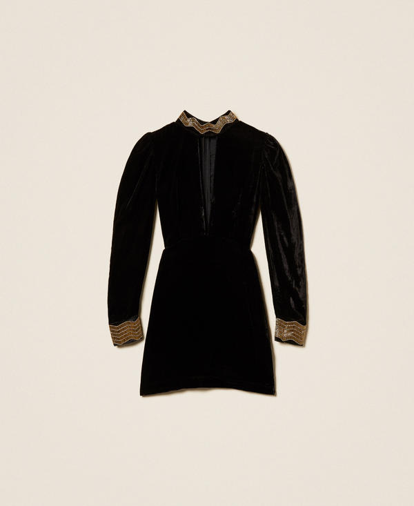 Kurzes Kleid aus Samt mit Stickerei