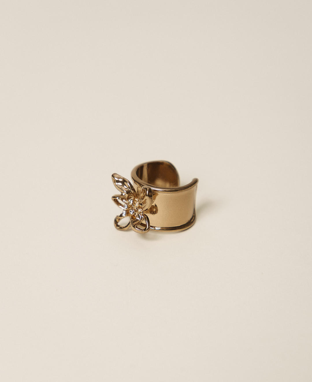 Bague avec fleur et strass