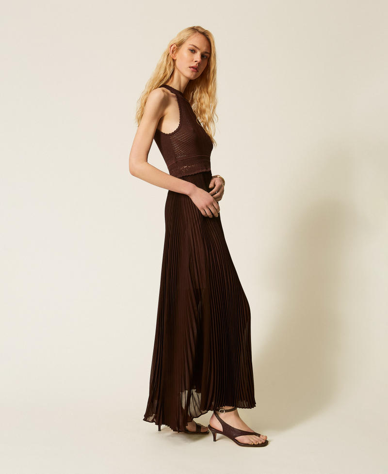 Langes Strickkleid mit plissiertem Georgette Coffee Liqueur Frau 261TT3191_12110_01