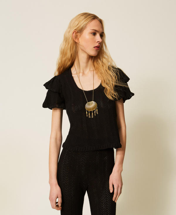 Fitted jumper with ruffles