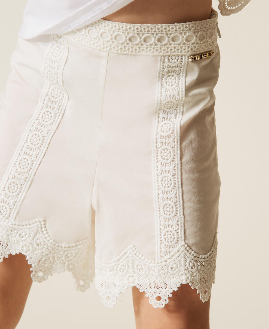 Baby-Shorts aus Popeline mit Spitze Mattwei&szlig; M&auml;dchen 261GB2021_00526_04