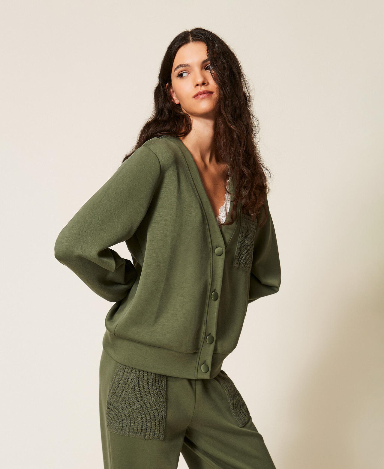 Cardigan aus Scuba-Gewebe mit H&auml;kelarbeit &bdquo;Thyme&ldquo;-Gr&uuml;n Frau 261LL2GEE_12843_02