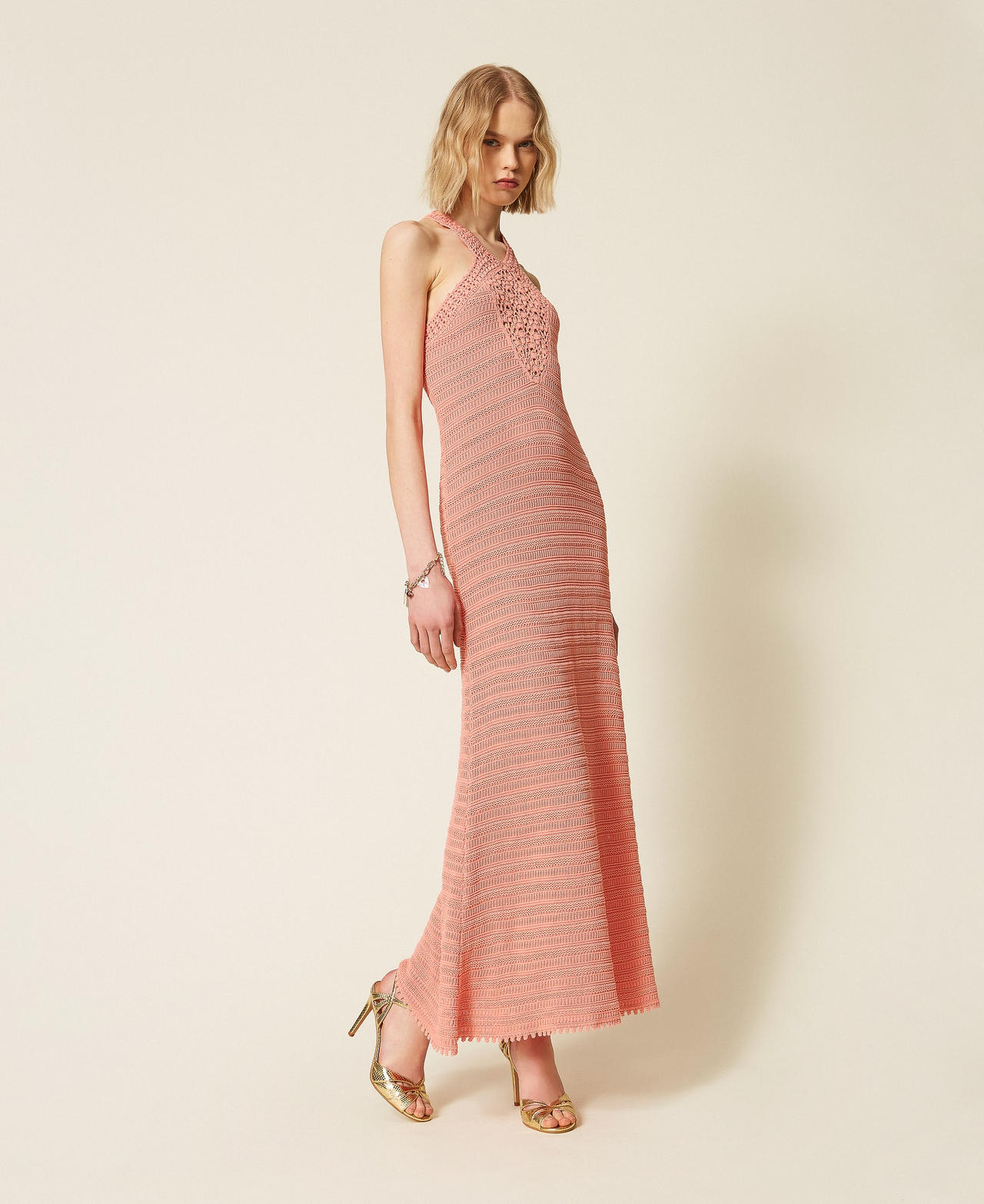 Maxi-Strickkleid mit H&auml;keleinsatz Salmon Rose Frau 261TT3060_13448_02