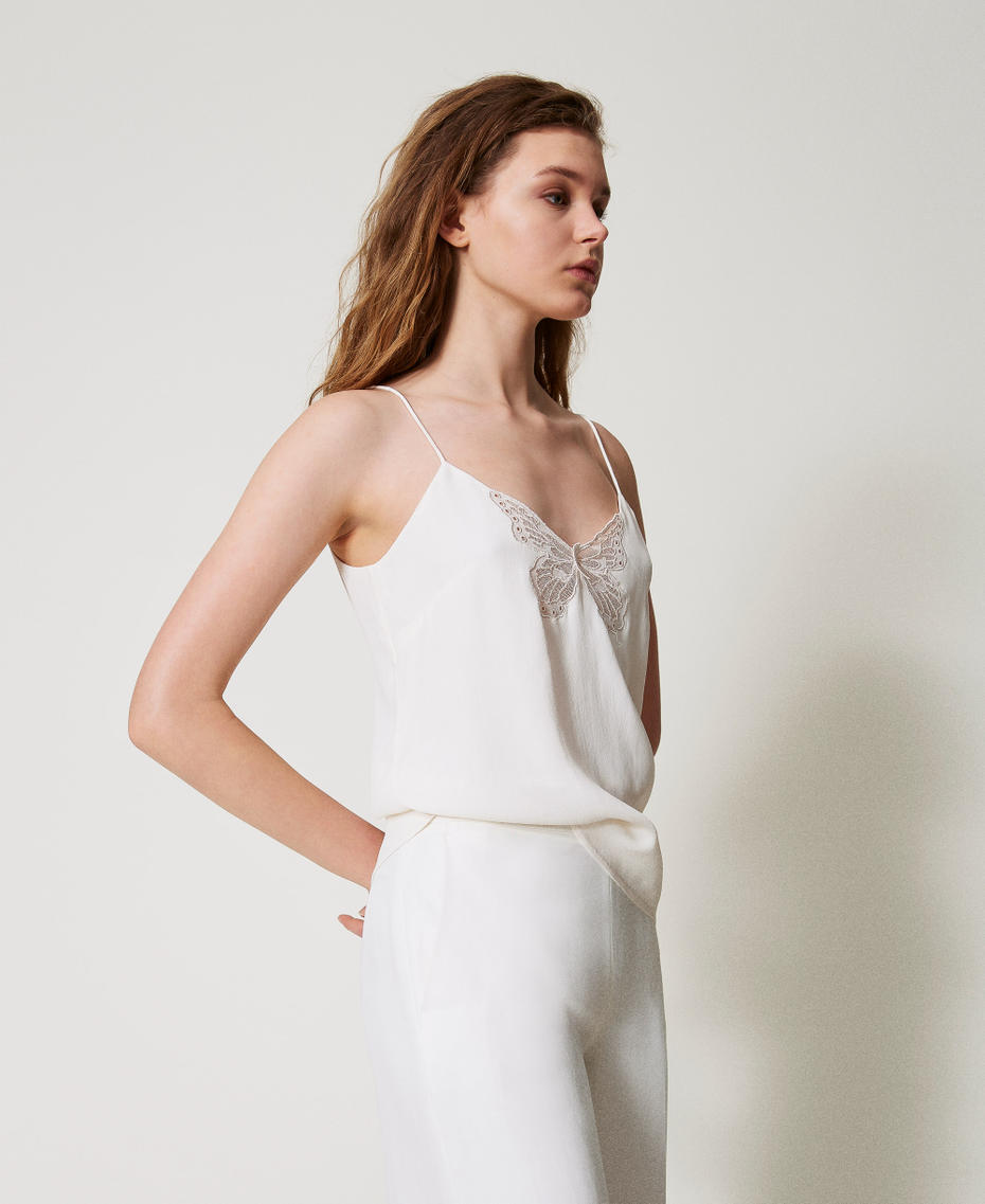 Top mit Stickschmetterling Perlmutt Frau 251TS2014_00059_02