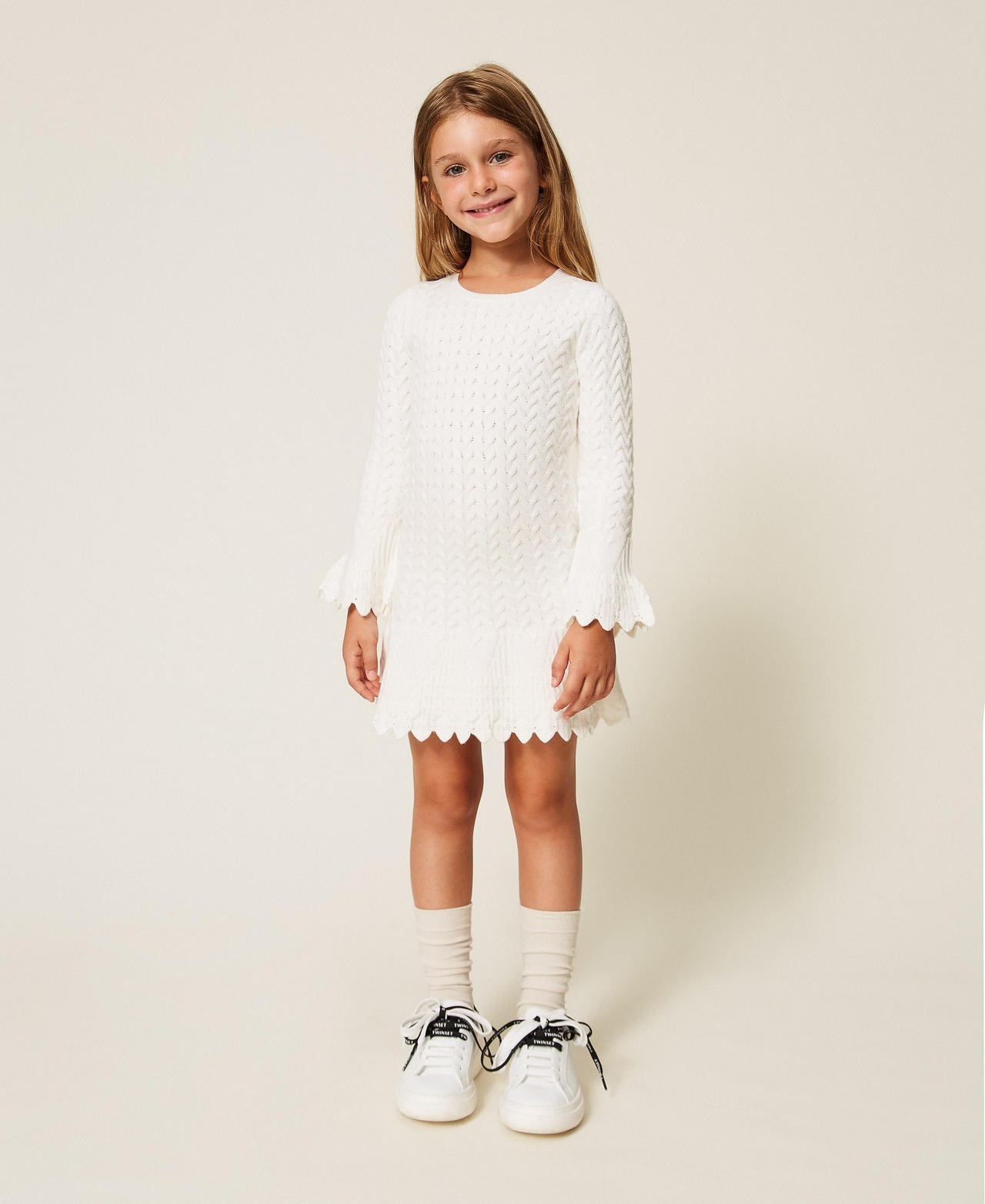 Robe courte fille en maille torsadée