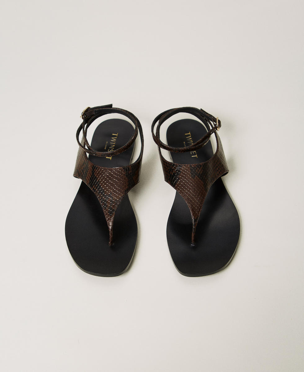 Flat leather thong sandals