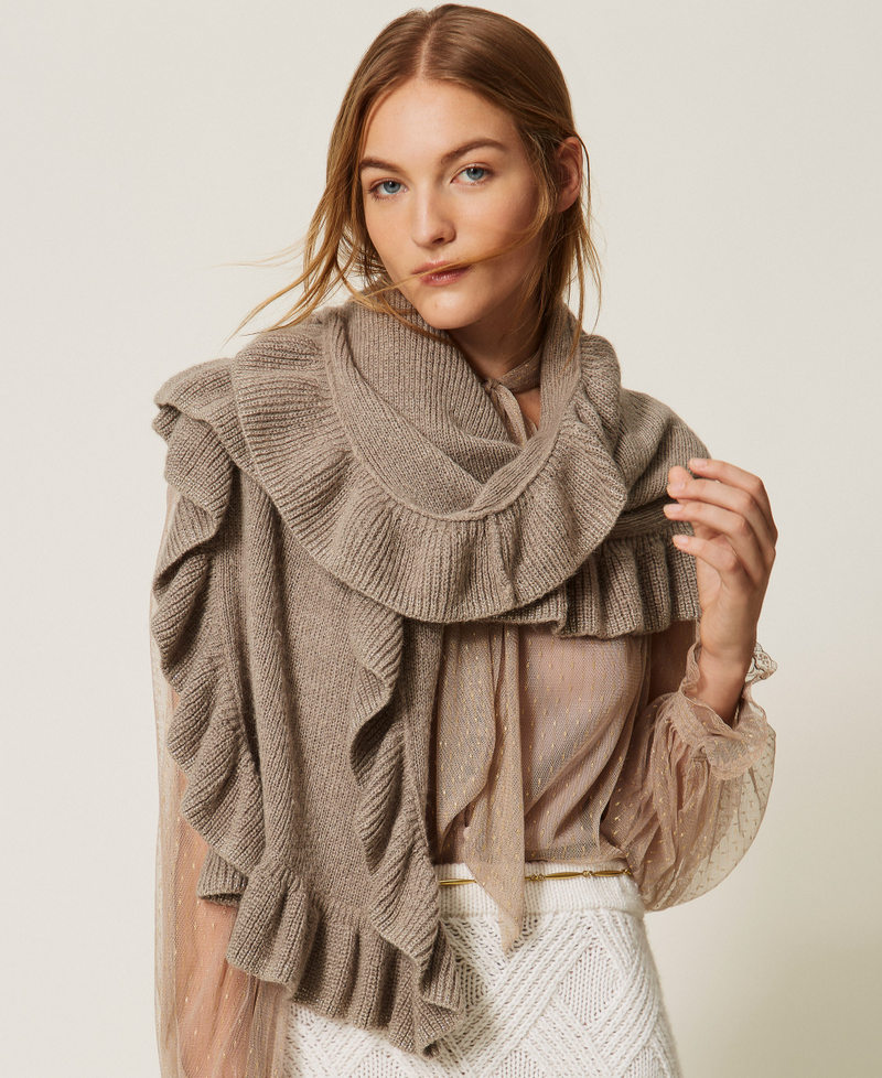 Knit scarf with ruffles Mastics Woman 262TO5700_00369_A0