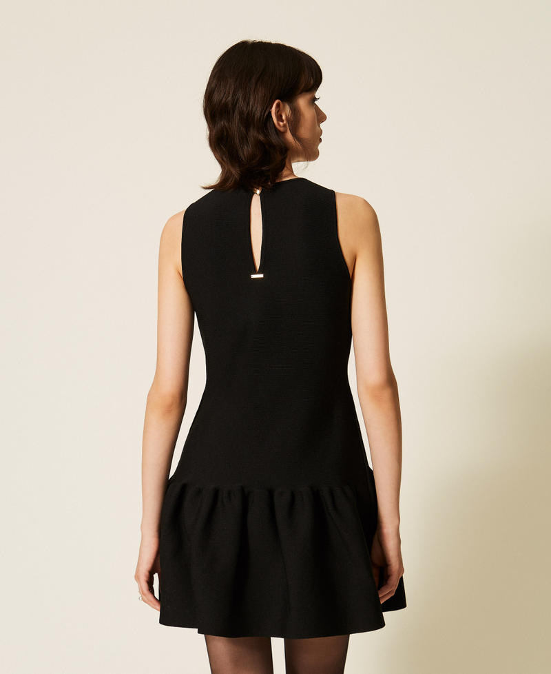 Robe courte en maille avec volant Noir Femme 262TP3144_00006_03