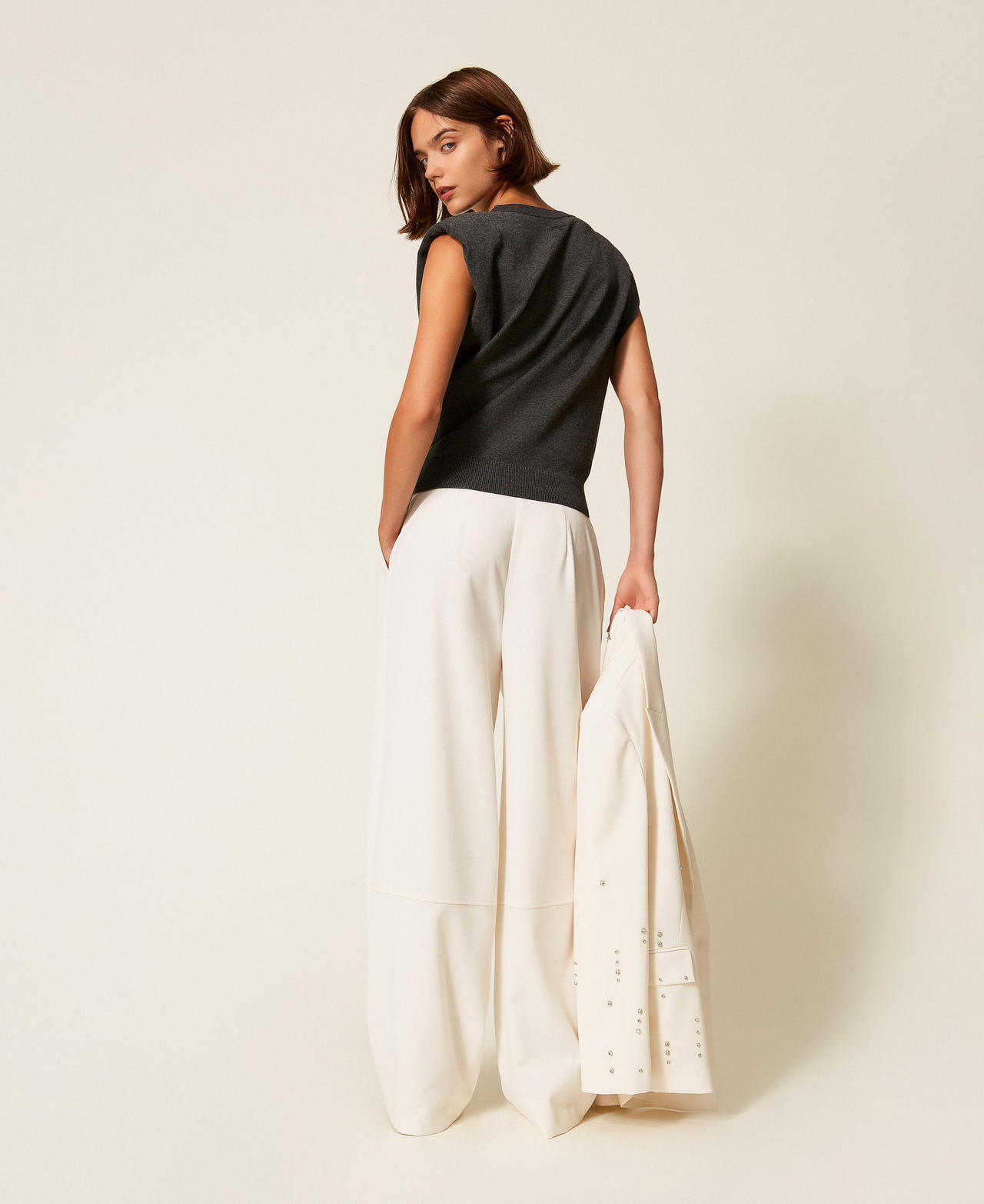 Брюки палаццо с защипами Белый Снег женщина 252AT2011_00282_02