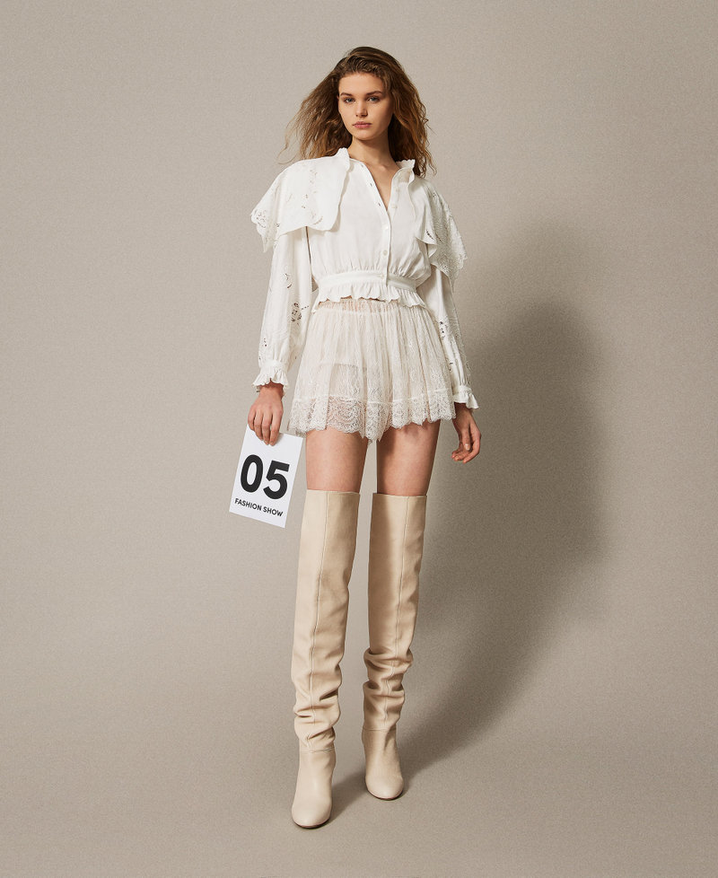 'Giglio' lace shorts with gathering. White Snow Woman 251TS2096_00282_PS