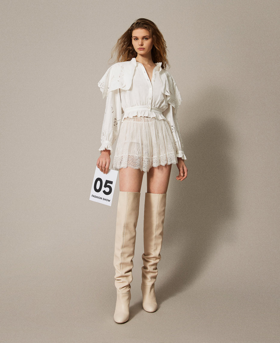 'Giglio' lace shorts with gathering. White Snow Woman 251TS2096_00282_PS