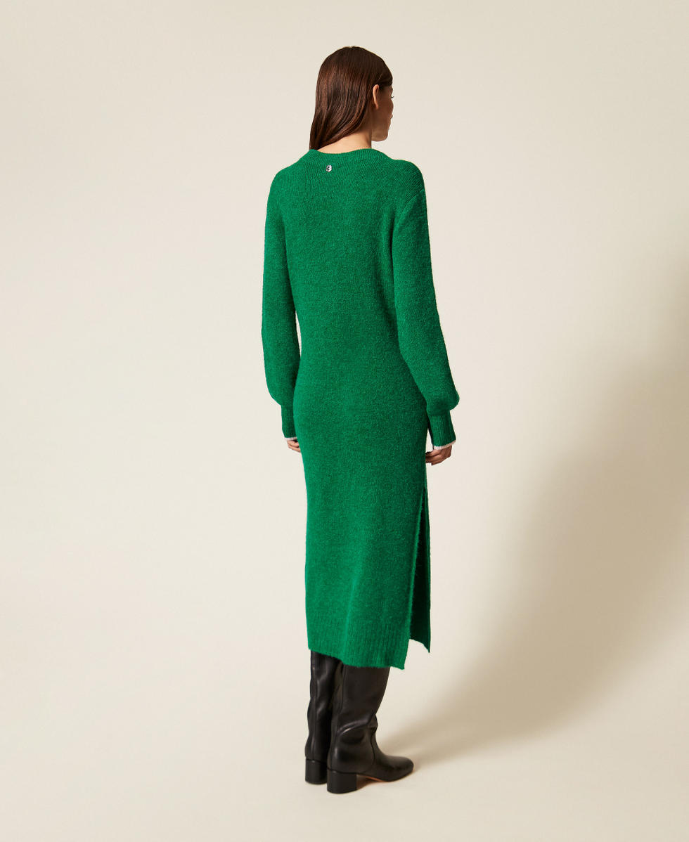 Maxi-Strickkleid mit Raffung und Schmuckbrosche Emerald Stone / Fairy Tales Frau 252AT3112_13028_03