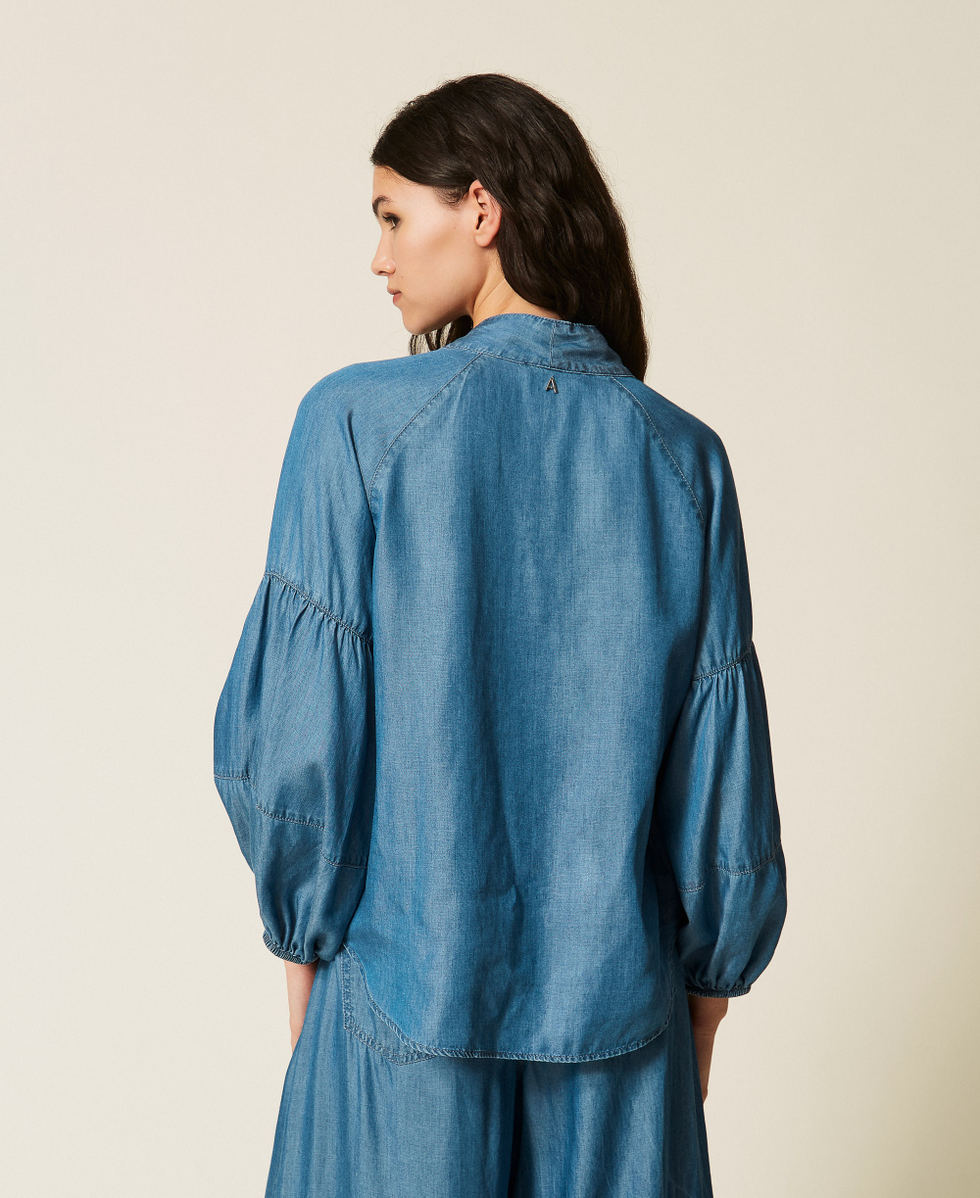 Jeansbluse mit Schleife Helles Denimblau Frau 261AT2054_07283_03