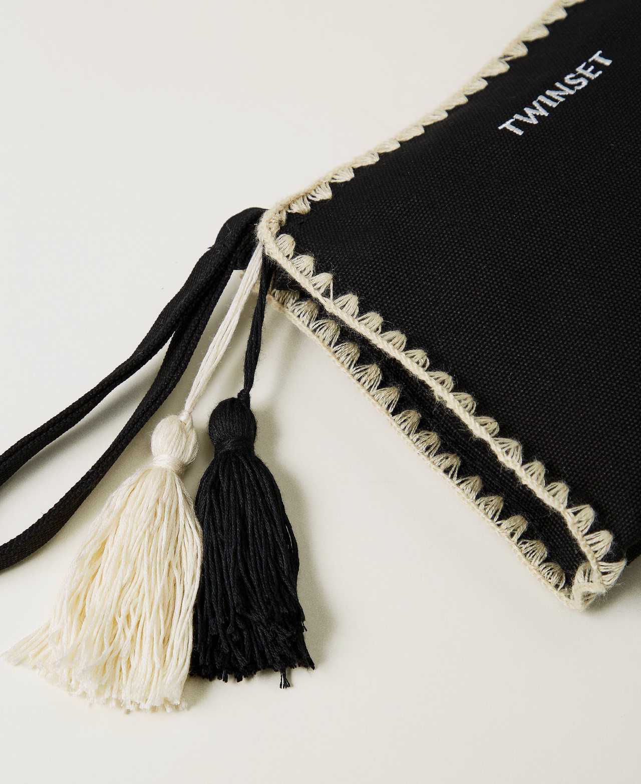 Pochette in canvas con ricamo Nero Donna 251LB7AGG_00006_02