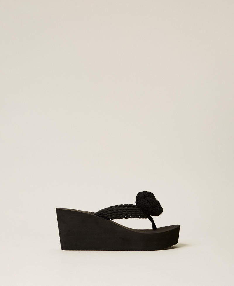 Wedge sandals with flowers Black Woman 261LMT010_00006_01