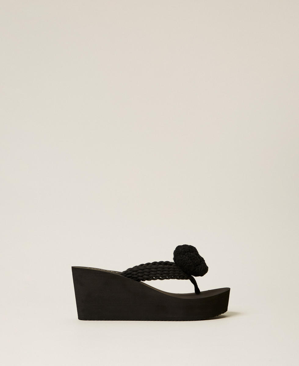 Wedge sandals with flowers Black Woman 261LMT010_00006_01