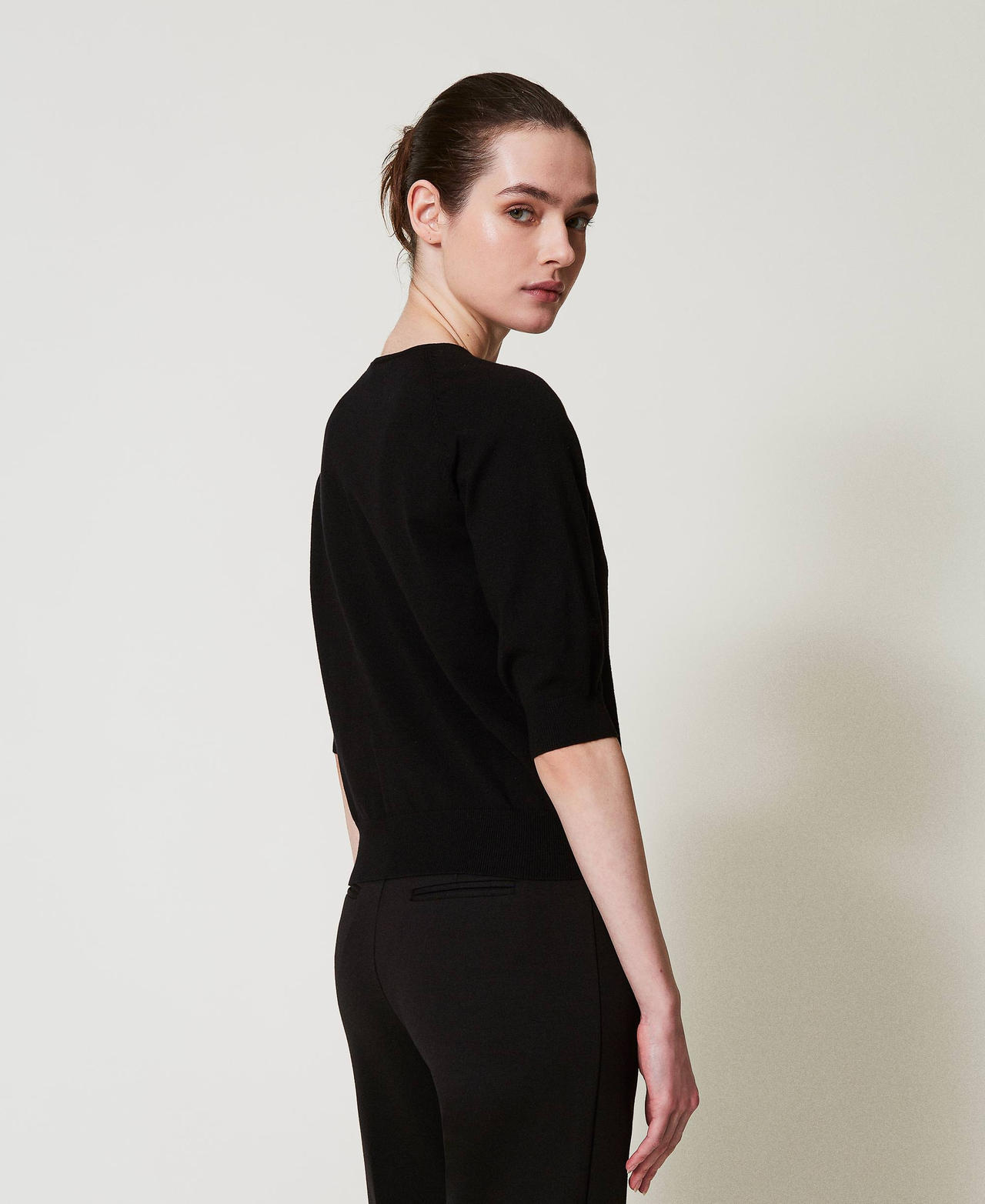 Pullover mit Cut-outs und Oval T Schwarz Frau 251TP3490_00006_03