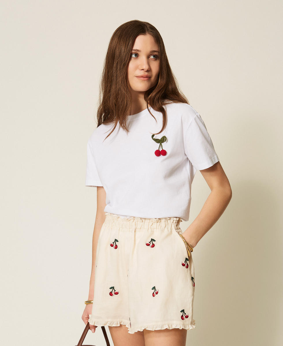 Camiseta est&aacute;ndar con broche de ganchillo Blanco Mujer 261TT2271_00001_01