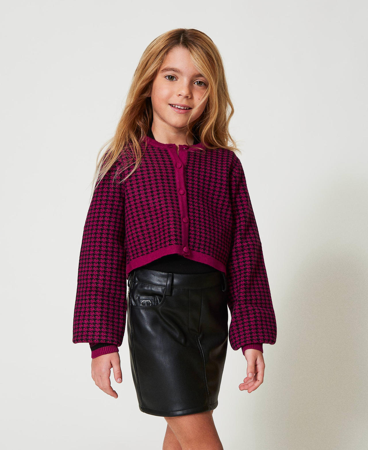 Jacke aus Jacquard-Strick mit Hahnentrittmuster Zweifarbig Magentaviolett/ Schwarz M&auml;dchen 242GJ3100_11855_01