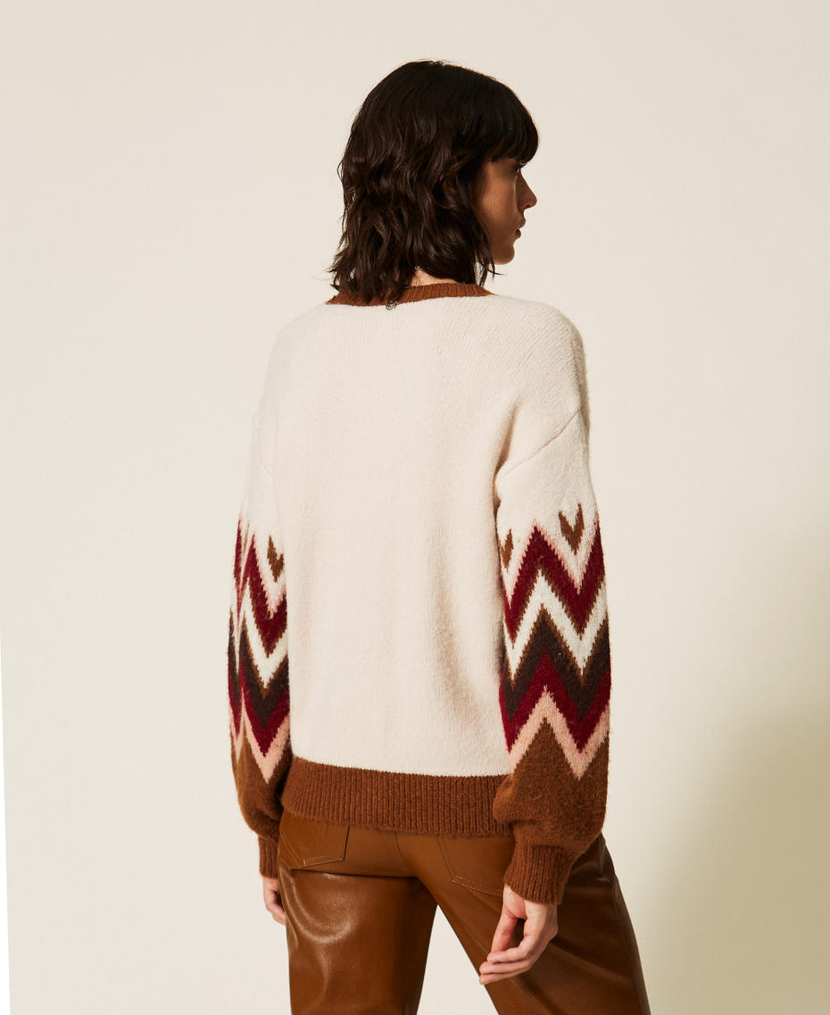 Jacquard-Cardigan mit Pailletten Jacquard Toffee / "Rhabarberrot" Frau 262AT3030_14118_03