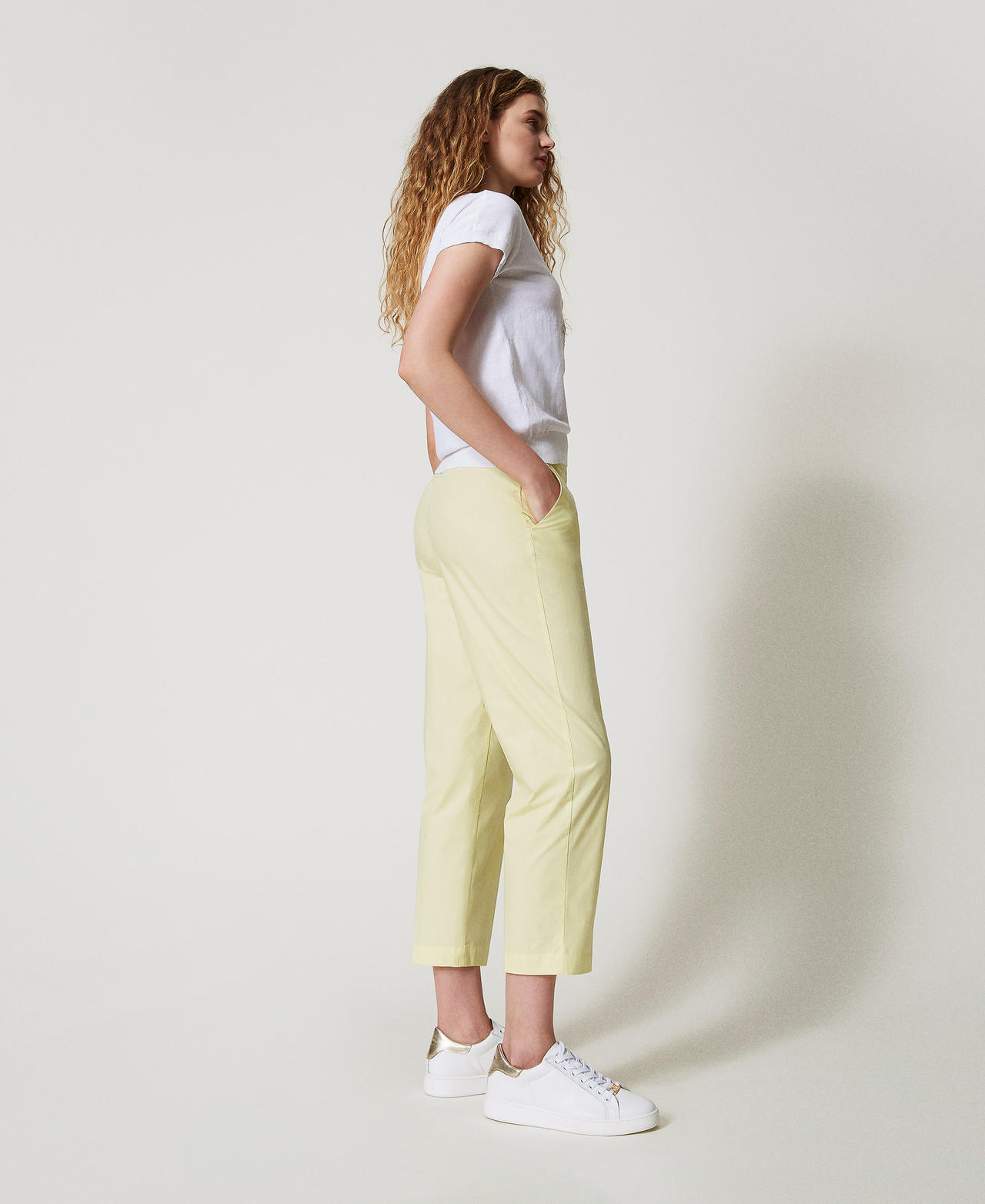 Chinohose aus Popeline Yellow Pear Frau 251AX2112_12348_01