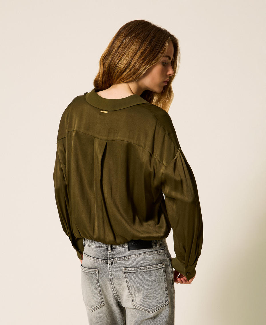 Hemd aus Satin mit Tunnelzug Green Olive Frau 252LI2TAA_12655_03