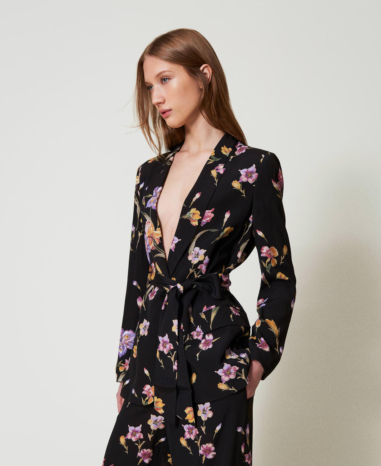 Крепдешиновый пиджак с цветочным рисунком Принт Ирис Разноцветный/Черный женщина 251TP2778_12328_02