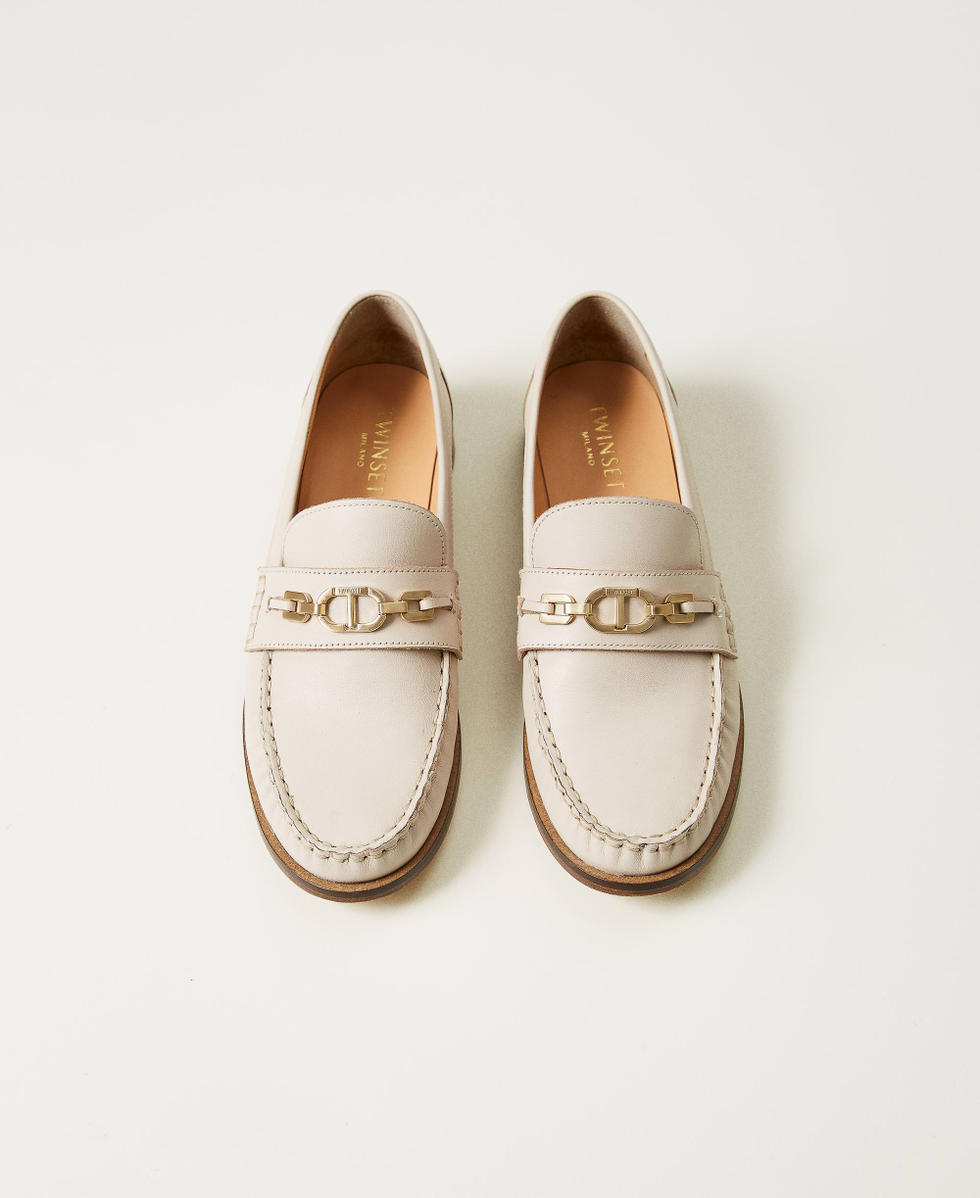 Mocassins en cuir avec Oval T Blanc Neige Femme 251TCP130_00282_04