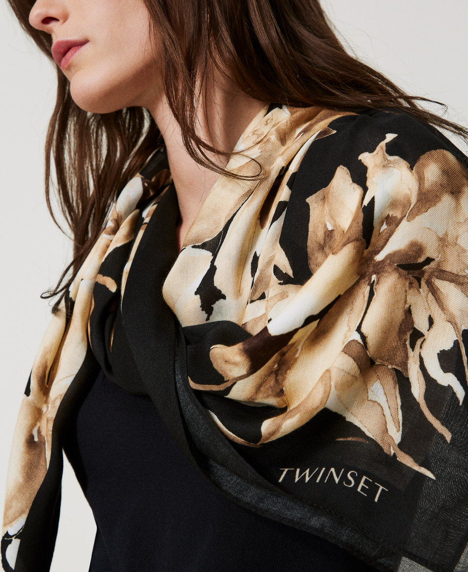 Tuch mit Blumenprint Blumenprint Schwarz / Natural Beige Frau 251LB4CKK_12195_T0