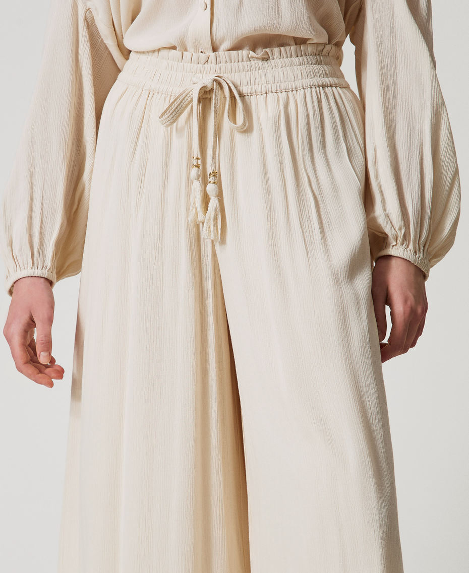 Palazzohose aus Krepon Almond Beige Frau 251LM2GDD_12363_04