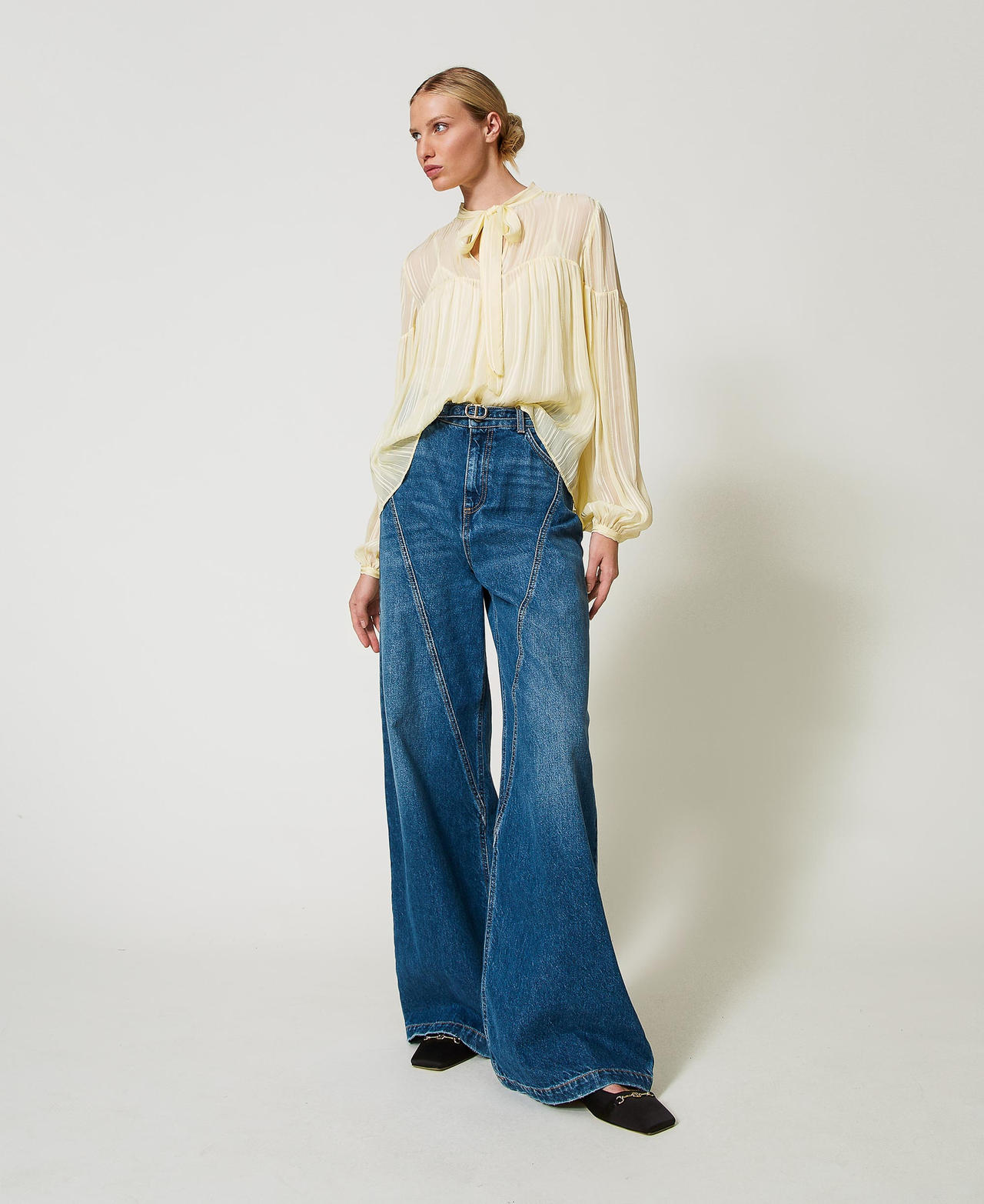 Wide leg jeans with Oval T belt Woman, Blue | TWINSET Milano