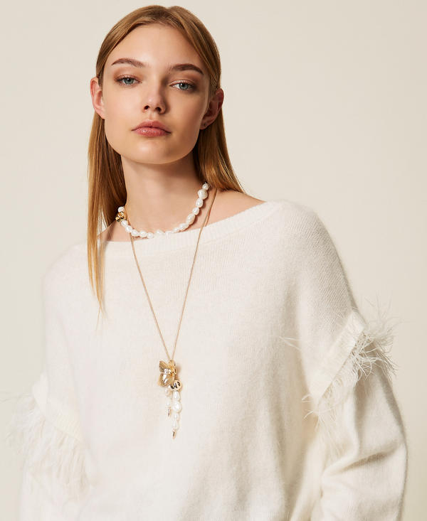 Choker necklace with pearls and flower