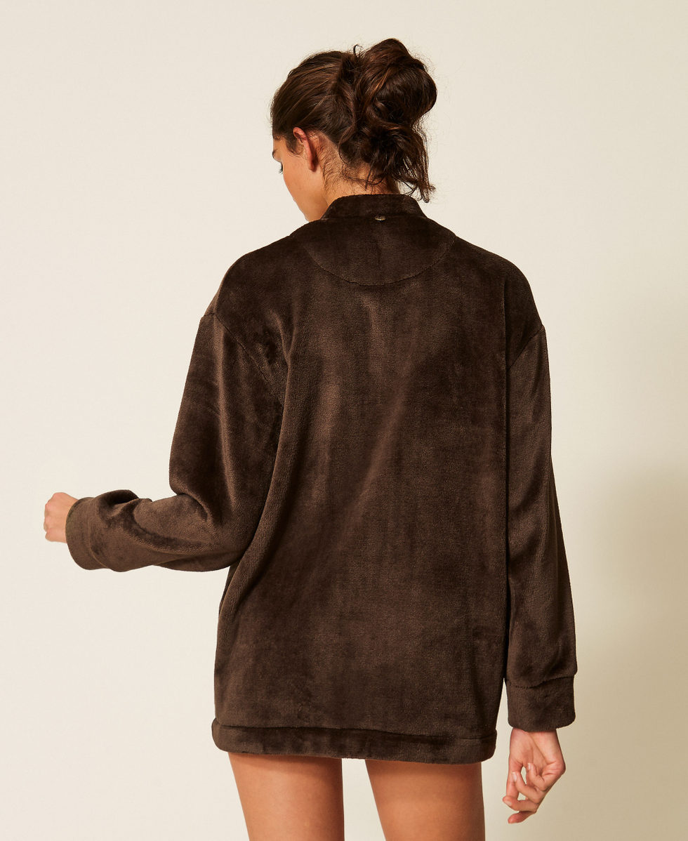 Bata corta de pelo sint&eacute;tico con cremallera Mocha Mujer 262LI2UBB_13677_03