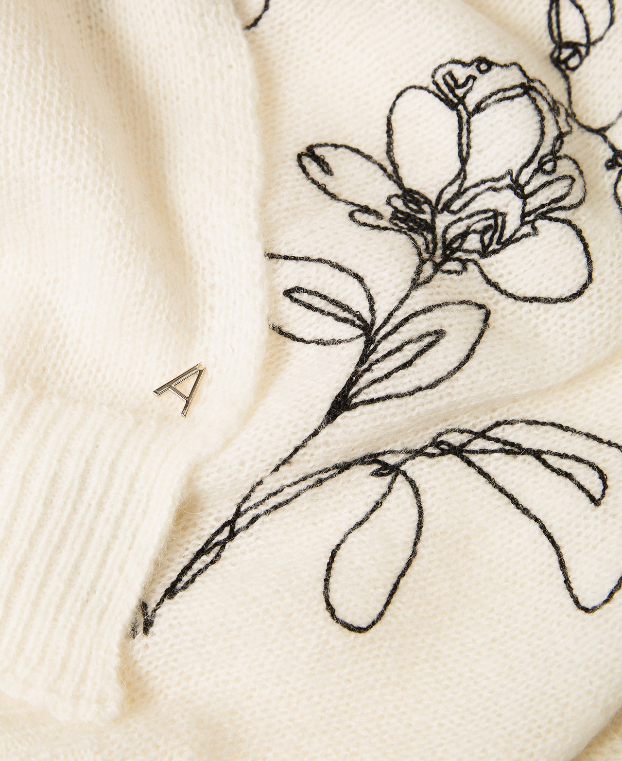 Knitted scarf with floral embroidery "Snow" White/Black Embroidery Woman 262AA4040_13762_02