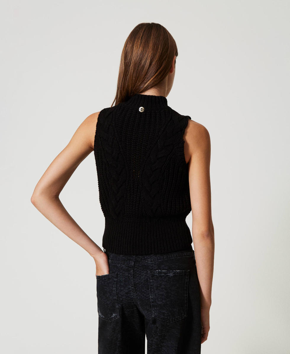 Stricktop mit Rippen und Z&ouml;pfen